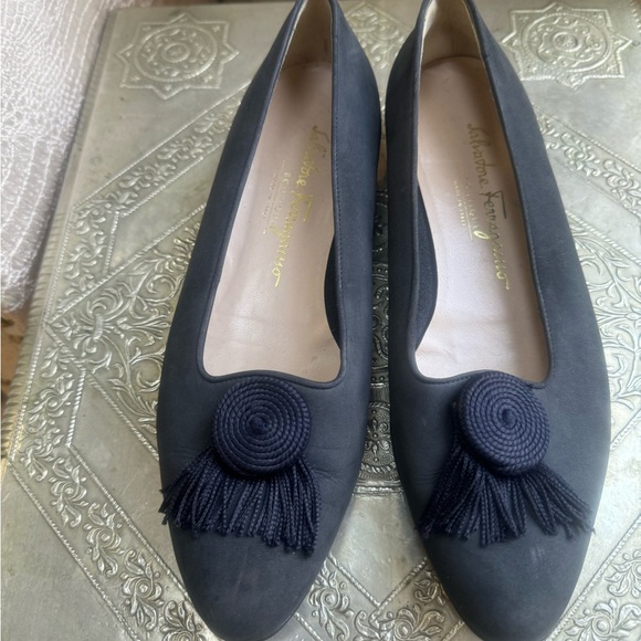 Navy blue Salvatore Ferragamo flats. Size 8 - Picture 8 of 8